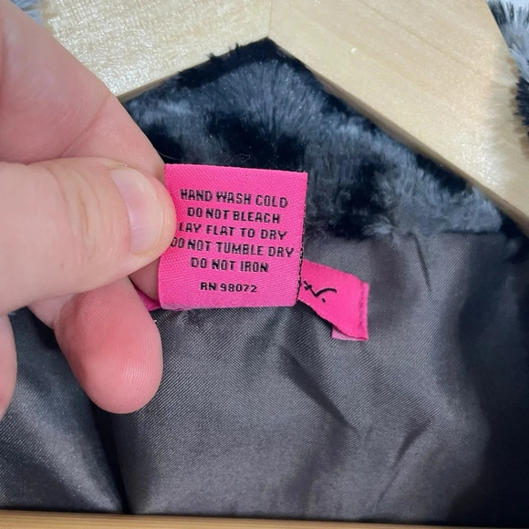 VINTAGE Betsey Johnson Faux Fur Sleeveless Vest in Grey/Black Size L - Picture 4 of 8